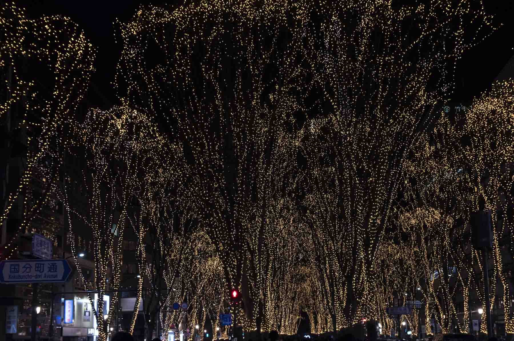 2021年クリスマスのSendai光のページェント（定禅寺通と国分町通の交差点）の写真